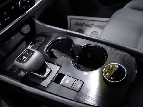 Used 2023 Nissan Rogue S image 26