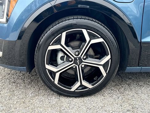 Used 2024 Kia Niro SX Touring image 19