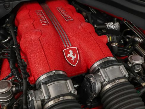Used 2010 Ferrari California RWD image 16