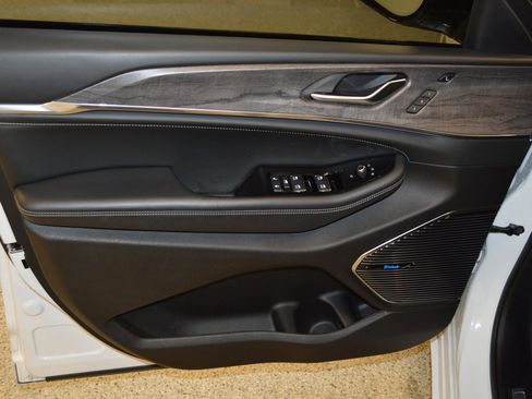 Used 2023 Jeep Grand Cherokee Overland w/ Advanced Protech Group III image 14