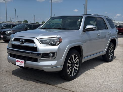 Used 2018 Toyota 4Runner Limited AWD/4WD image 2