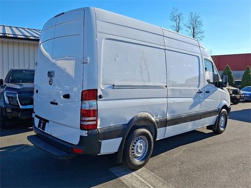 Used 2014 Freightliner Sprinter 2500 image 8