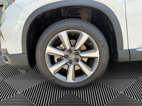 Used 2025 Honda Pilot Elite image 9