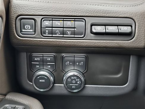 Certified 2024 GMC Yukon Denali image 17