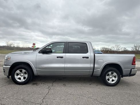 Used 2025 RAM 1500 Big Horn AWD/4WD image 3