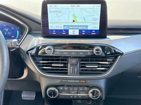 Certified 2022 Ford Escape Titanium image 23
