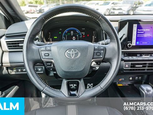 Used 2025 Toyota Camry SE image 28