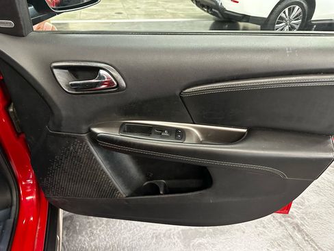 Used 2018 Dodge Journey Crossroad w/ Nav & Sun Group FWD image 14