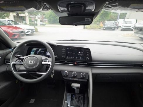 New 2026 Hyundai Elantra SE FWD image 19