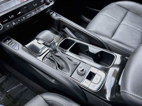 Used 2025 Kia Telluride EX w/ EX Captain's Chair Package FWD image 17