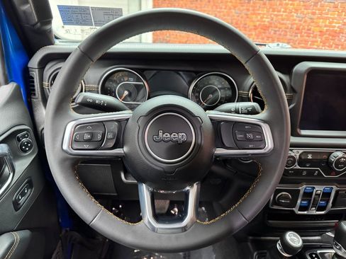 Used 2023 Jeep Gladiator Overland AWD/4WD image 13