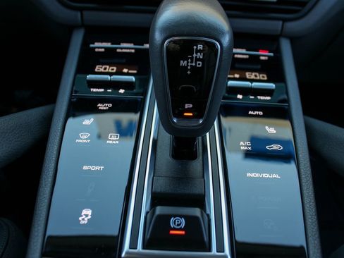 Used 2019 Porsche Cayenne image 41