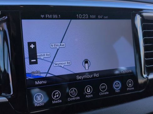 Used 2017 Chrysler Pacifica Touring-L FWD image 29