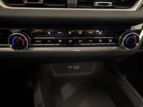 New 2026 Chevrolet Equinox LT w/ Convenience Package II image 20