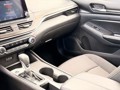 Used 2025 Nissan Altima 2.5 SV image 13