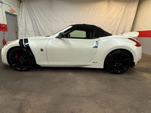 Used 2014 Nissan 370Z Touring w/ Sport Package RWD image 2