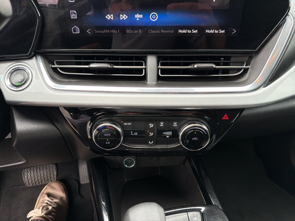 Used 2025 Chevrolet Trax LT FWD image 16