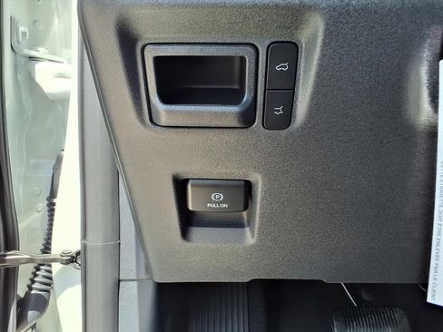 New 2026 Ford Expedition Active RWD image 18