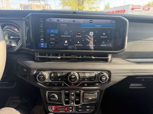 Used 2025 Jeep Wrangler Unlimited Rubicon 4xe AWD/4WD image 35