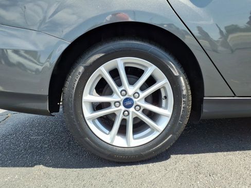 Used 2018 Ford Focus SE w/ Cold Weather Package FWD image 9