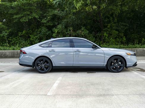 Used 2025 Honda Accord Sport image 10