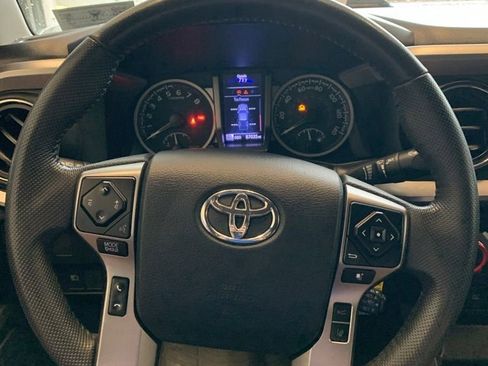 Used 2020 Toyota Tacoma SR5 w/ SR5 Appearance Package (SM) AWD/4WD image 4
