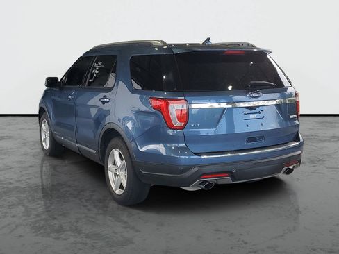 Used 2018 Ford Explorer XLT w/ Equipment Group 202A FWD image 3