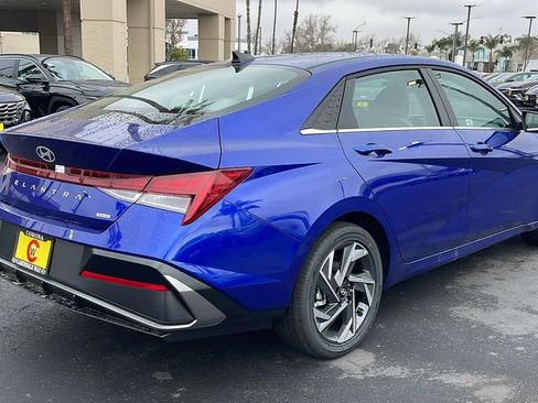New 2025 Hyundai Elantra Limited image 7
