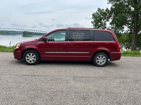 Used 2012 Chrysler Town & Country Touring w/ Entertainment Group #1 FWD image 2