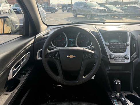 Used 2017 Chevrolet Equinox LS image 25