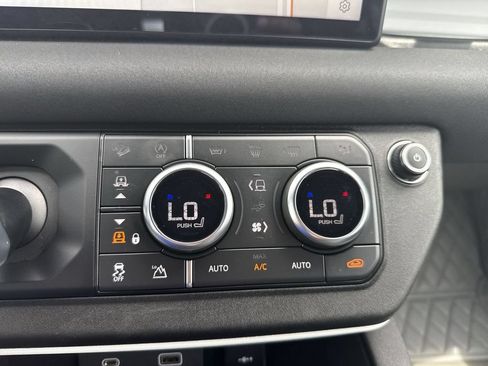 Used 2023 Land Rover Defender 90 X-Dynamic SE AWD/4WD image 30