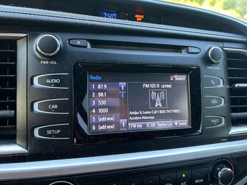 Used 2019 Toyota Highlander LE FWD image 26