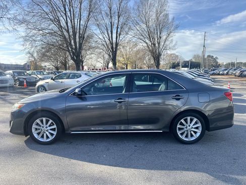 Used 2014 Toyota Camry XLE image 8