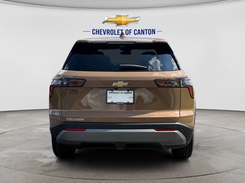 New 2027 Chevrolet Equinox LT w/ Convenience Package II FWD image 6