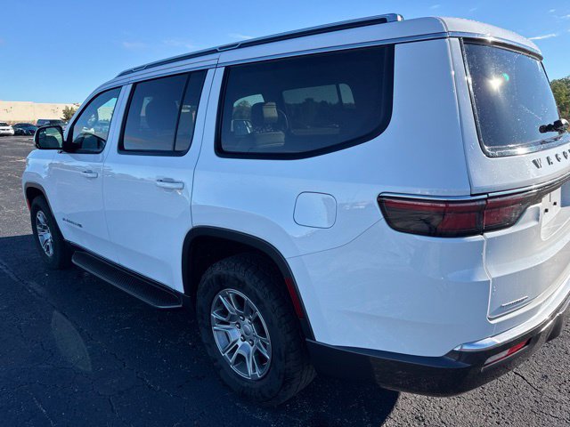 Used 2022 Jeep Wagoneer Series I AWD/4WD image 6