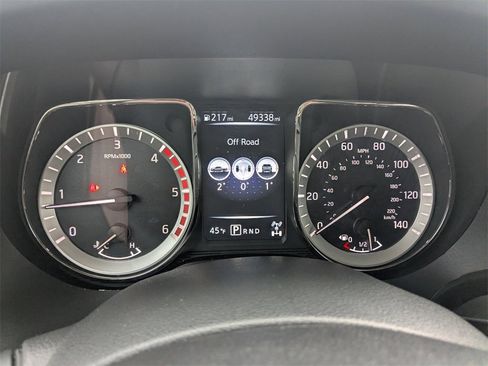 Used 2018 Nissan Titan SV image 28