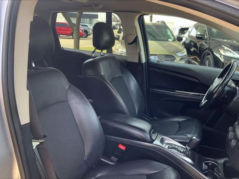 Used 2019 Dodge Journey Crossroad image 9