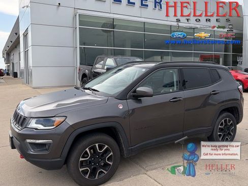Used 2019 Jeep Compass Trailhawk w/ Cold Weather Group AWD/4WD image 1