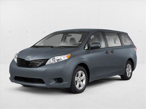 Used 2013 Toyota Sienna LE w/ Towing Pkg FWD image 1