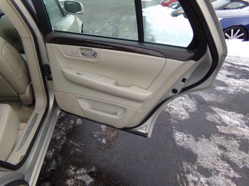 Used 2009 Cadillac DTS Luxury 5 Passenger 4dr Sedan w/ Sun And Navigation Package image 26