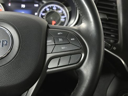 Used 2019 Jeep Cherokee Trailhawk image 37