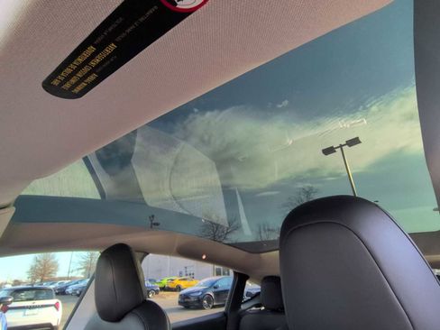 Used 2022 Tesla Model Y Performance image 19