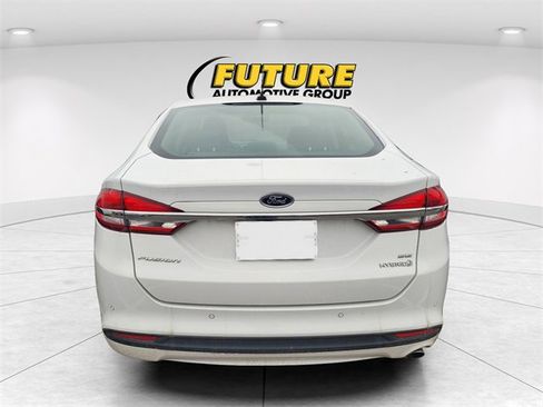 Used 2017 Ford Fusion SE image 4