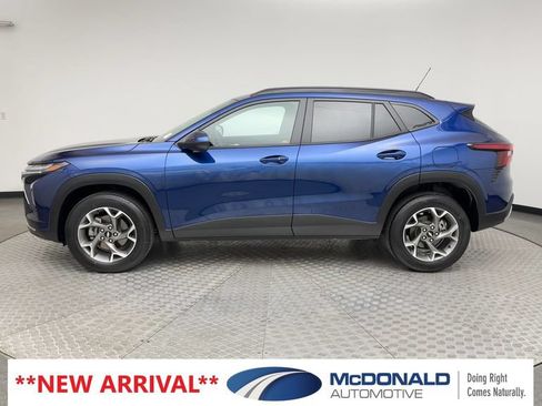 Used 2024 Chevrolet Trax LT w/ Driver Confidence Package FWD image 5