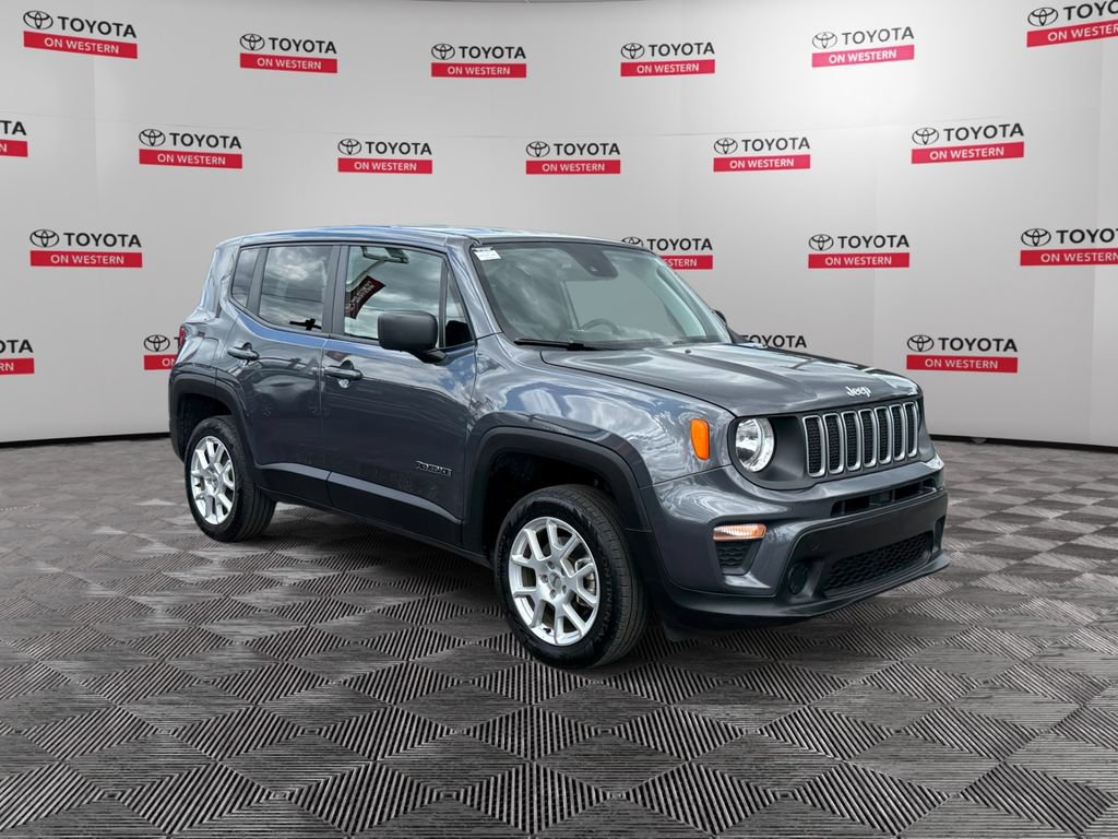 Used 2023 Jeep Renegade Latitude AWD/4WD image 3