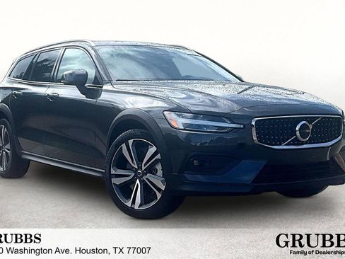 Certified 2025 Volvo V60 B5 Cross Country Plus AWD/4WD image 1
