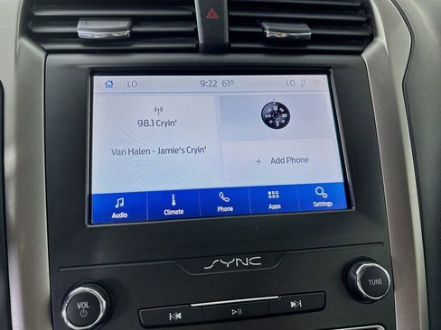 Used 2020 Ford Fusion SE FWD image 14
