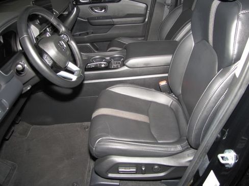 Certified 2025 Honda Pilot EX-L image 8