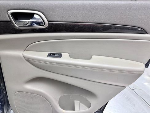 Used 2012 Jeep Grand Cherokee Laredo image 18