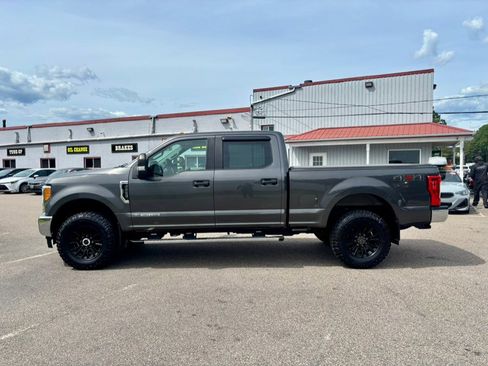 Used 2017 Ford F250 XL w/ STX Appearance Package AWD/4WD image 5